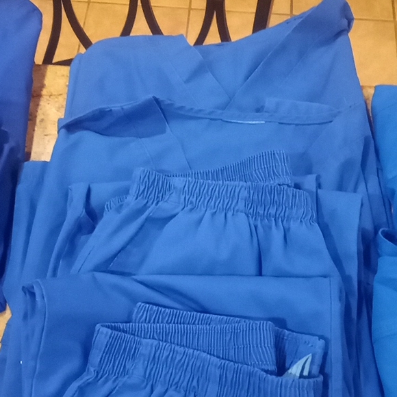 HUGE SCRUBS LOT DICKIES, BUTTER SOFT,CHEROKEE AND OTHERS 15 SETS - Picture 6 of 11